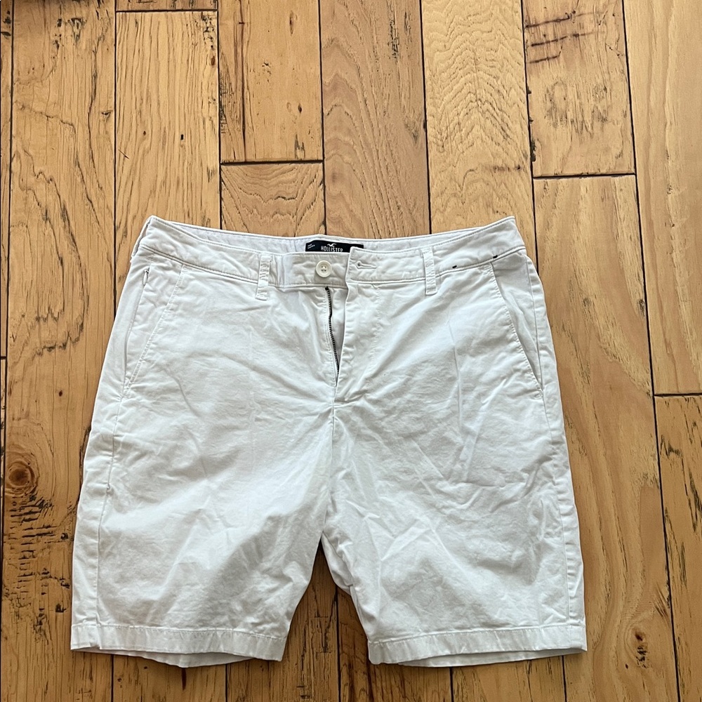 Hollister Men's Cream Flat Front Shorts